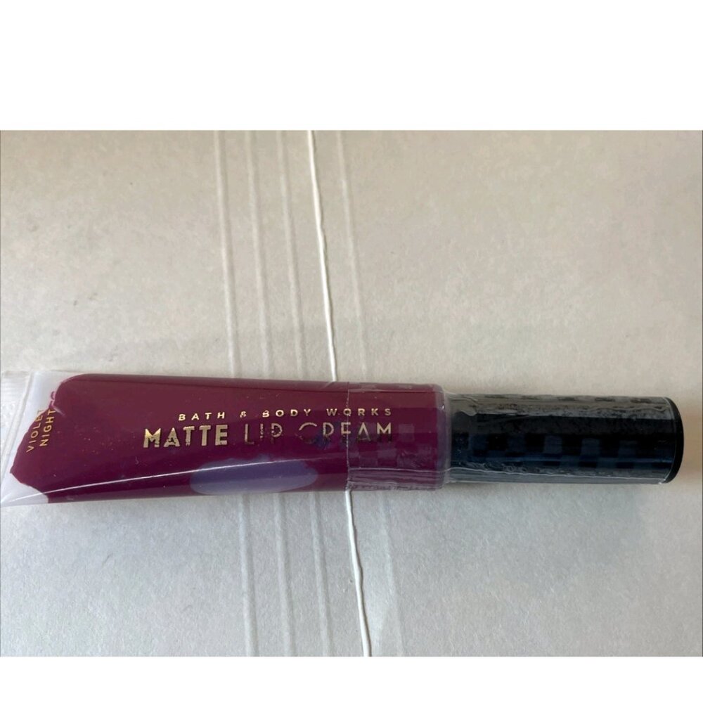 Bath & Body Works Violet Night Matte Lip Cream 0.44 oz New Sealed